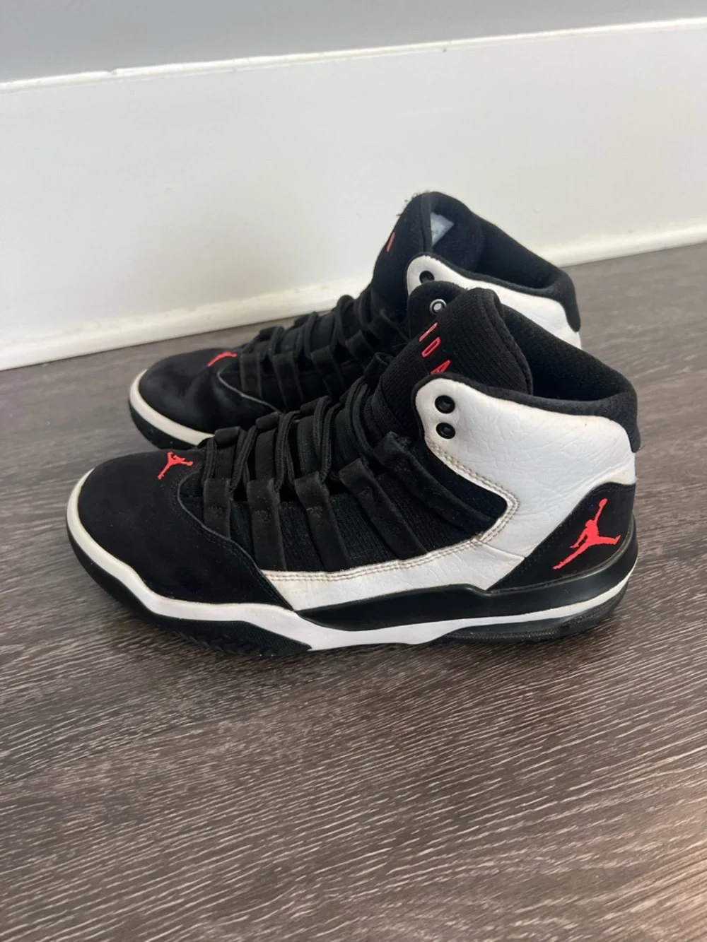 Air Jordan Max Aura Sneakers